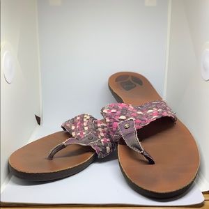 Reef flip flops women’s size 9